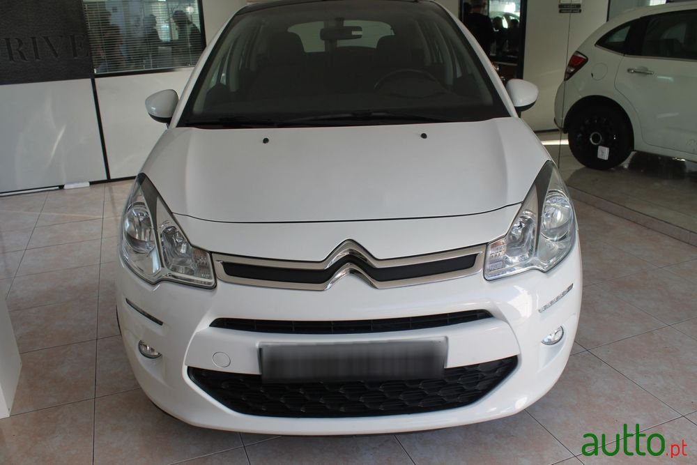 2015' Citroen C3 Pure Tech Vti Selection photo #2