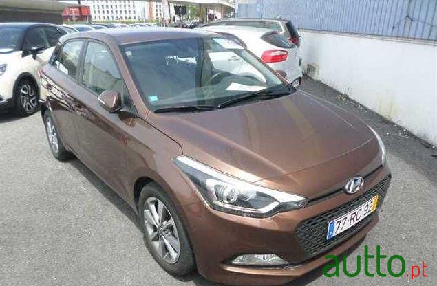 2016' Hyundai i20 1.2 Comfort photo #2