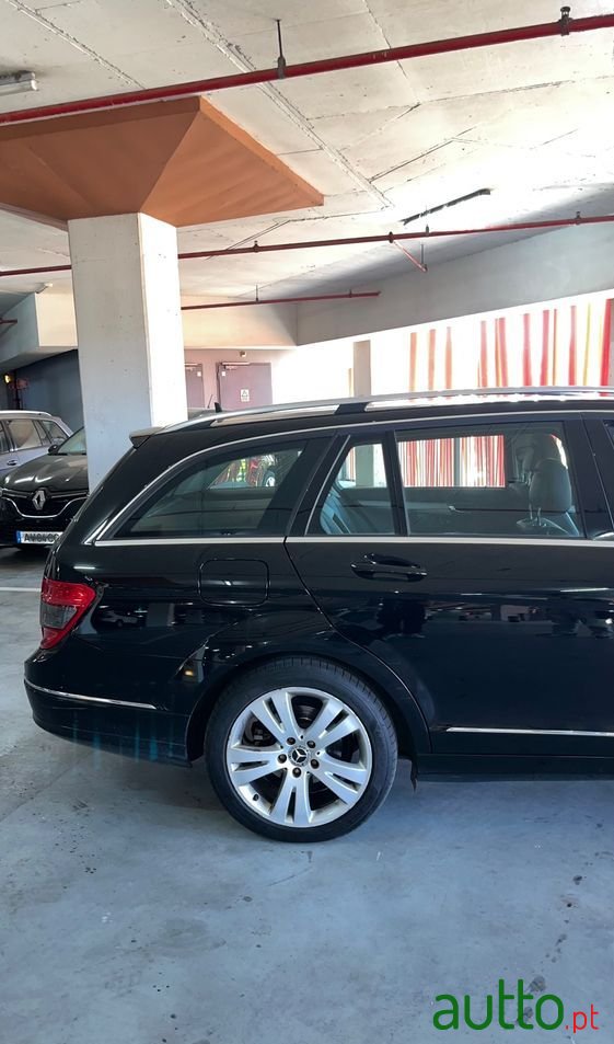 2010' Mercedes-Benz Classe C photo #4