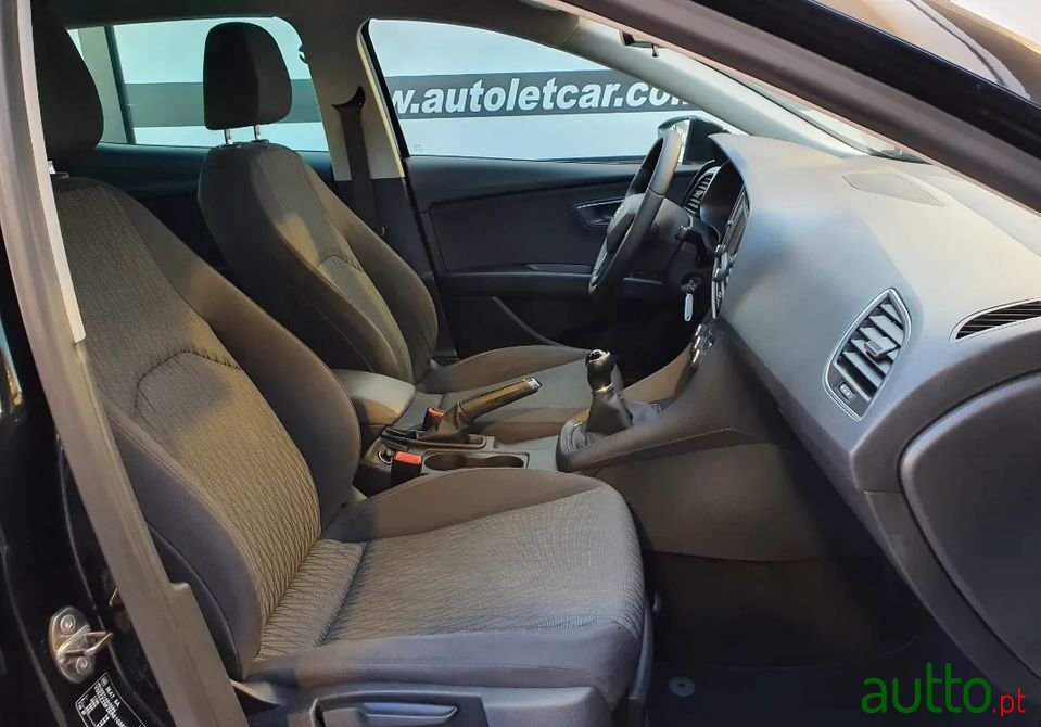 2013' SEAT Leon photo #3