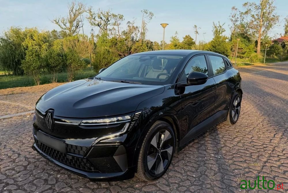 2023' Renault Megane E-Tech photo #2