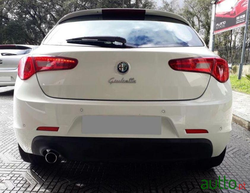 2010' Alfa Romeo Giulietta photo #2