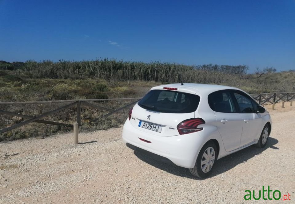 2015' Peugeot 208 photo #5
