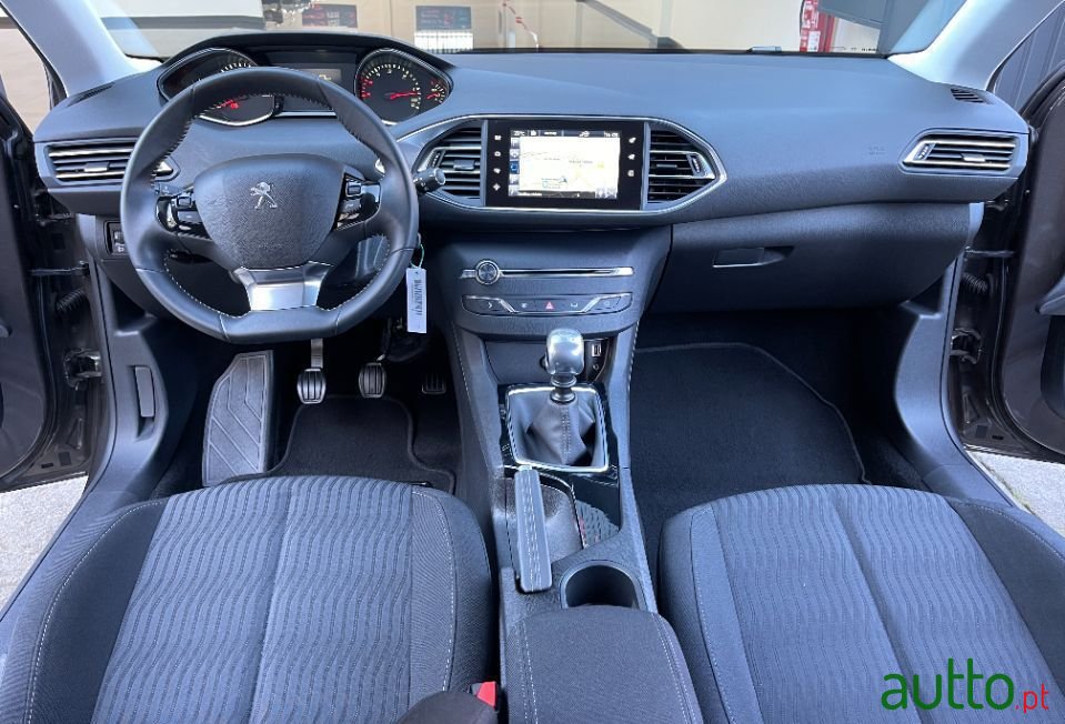 2015' Peugeot 308 photo #4