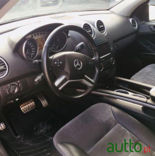 2010' Mercedes-Benz Ml-300 photo #2