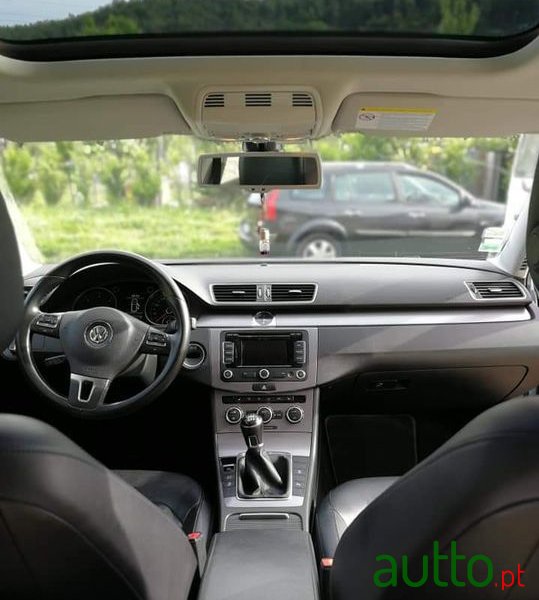 2012' Volkswagen Passat Variant photo #4
