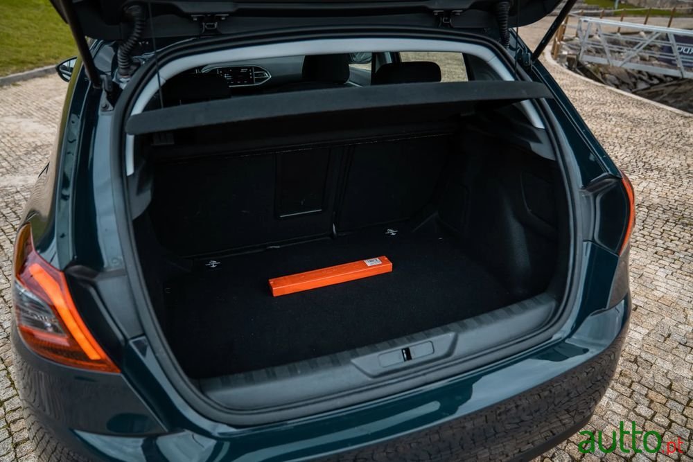 2020' Peugeot 308 photo #5