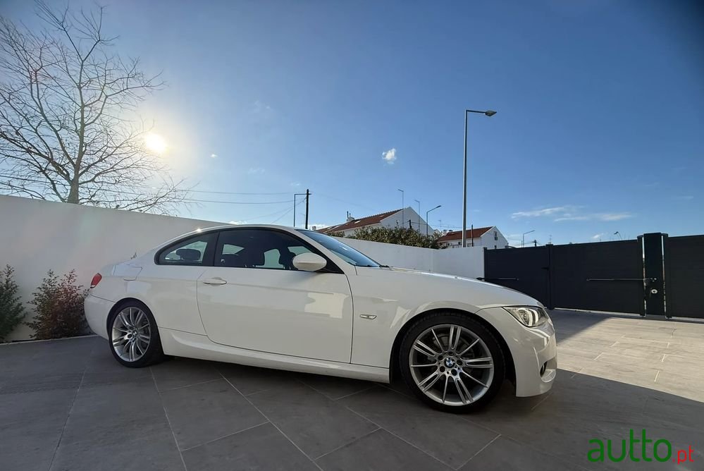 2009' BMW Série 3 I photo #2