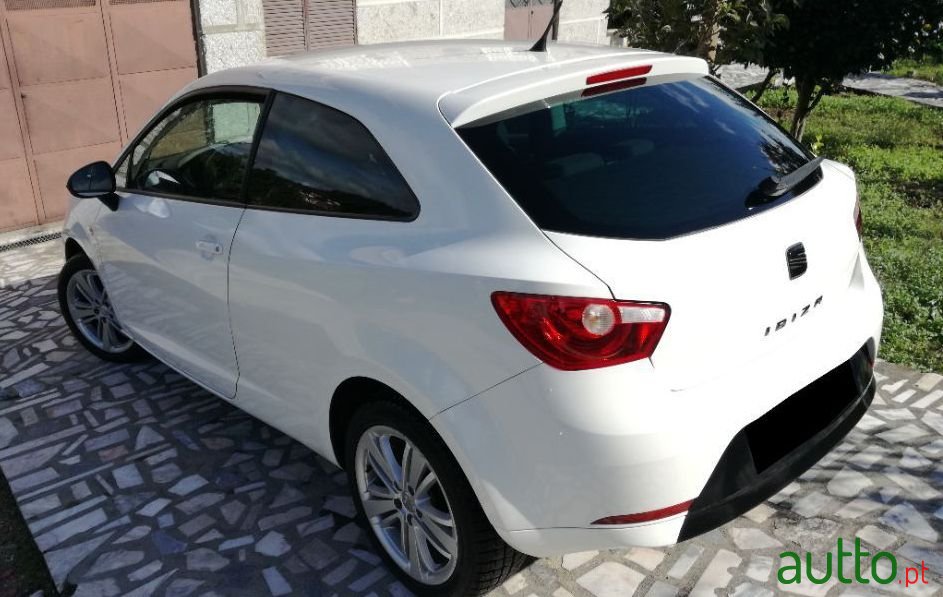 2010' SEAT Ibiza photo #3