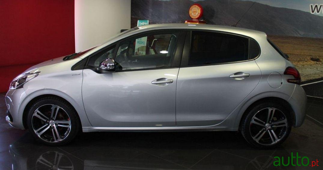 2018' Peugeot 208 photo #2