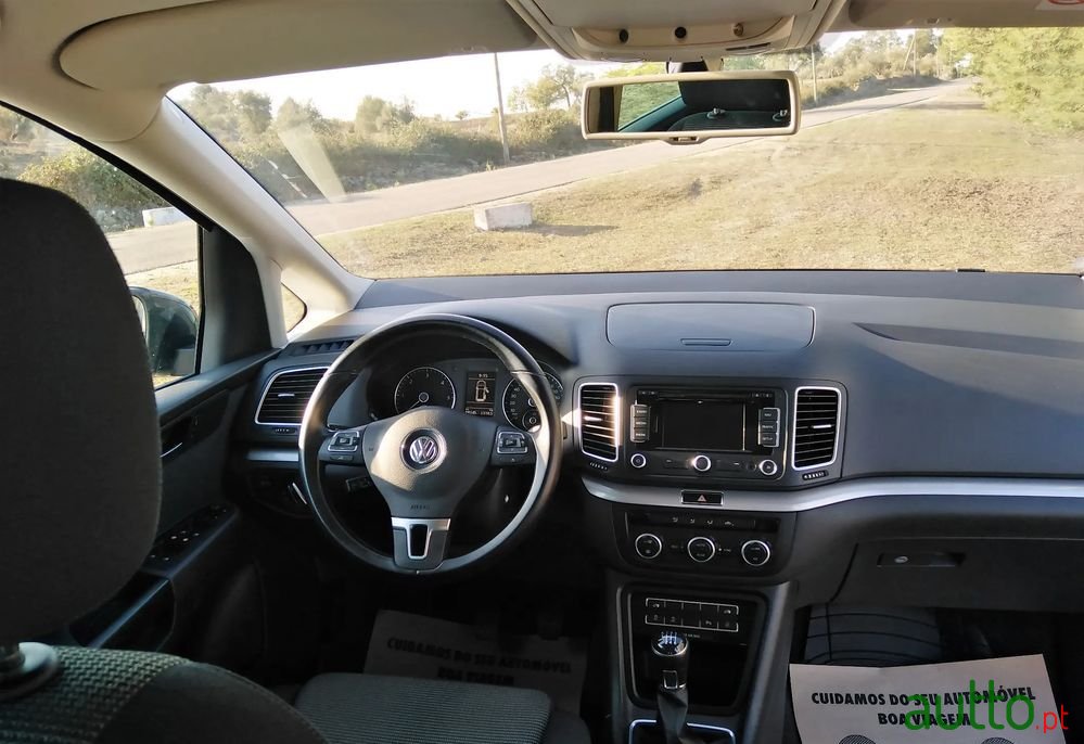 2015' Volkswagen Sharan photo #3