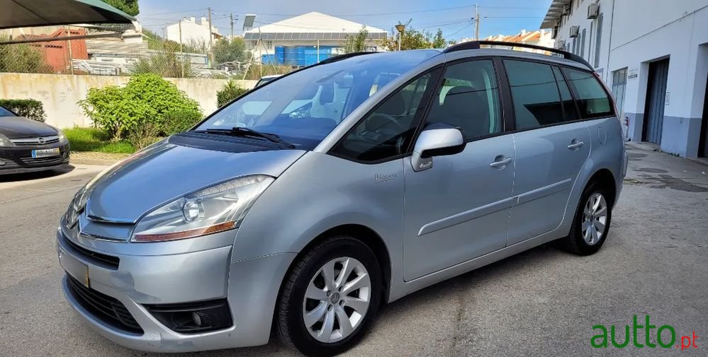 2010' Citroen C4 Grand Picasso photo #4