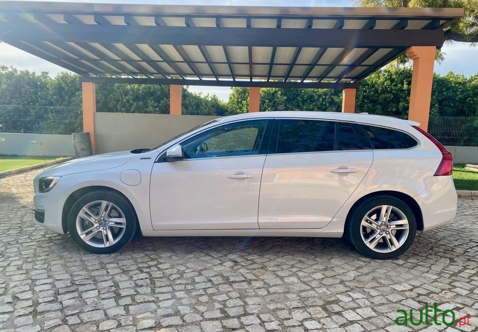 2016' Volvo V60 photo #2