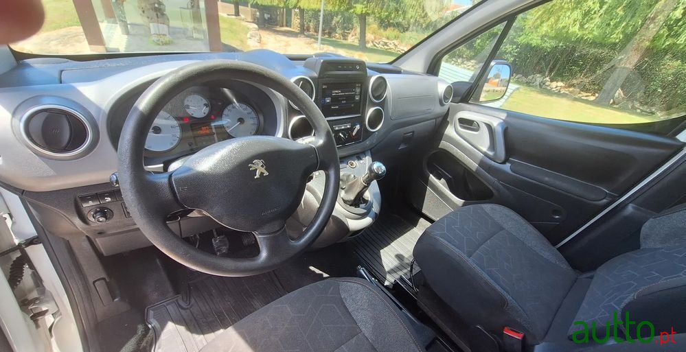 2017' Peugeot Partner photo #4