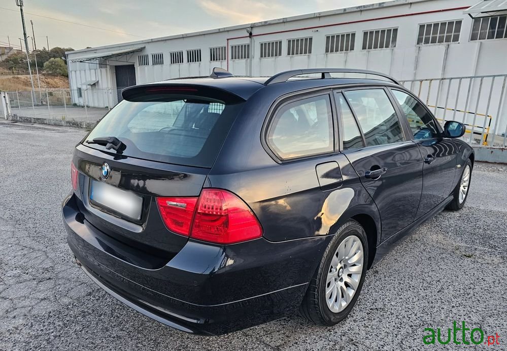 2010' BMW 320 D Touring Navigation photo #3