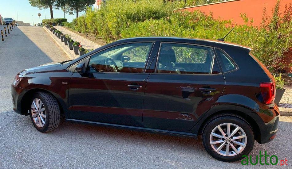 2015' Volkswagen Polo Lounge photo #1