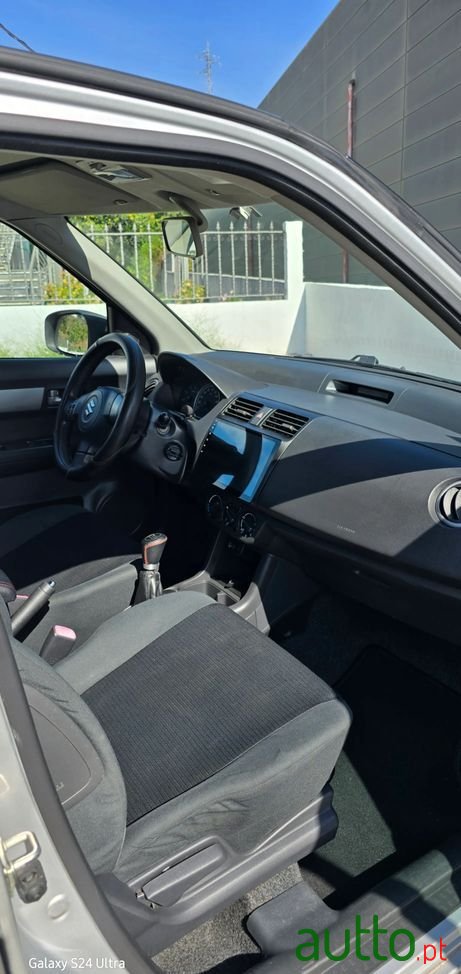 2009' Suzuki Swift 1.3 Ddis Glx photo #5