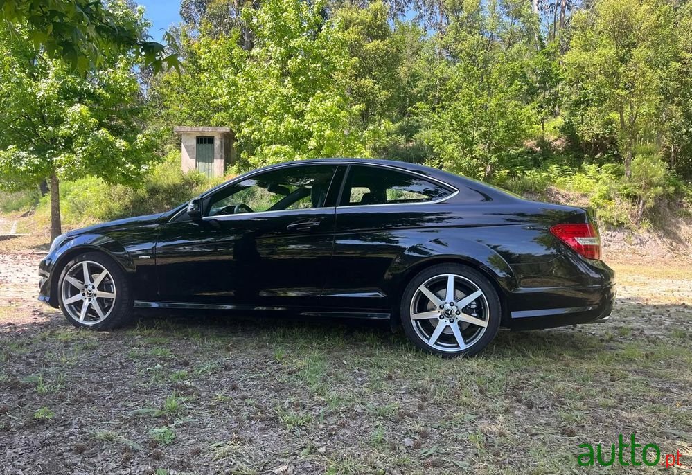 2011' Mercedes-Benz C 250 photo #5