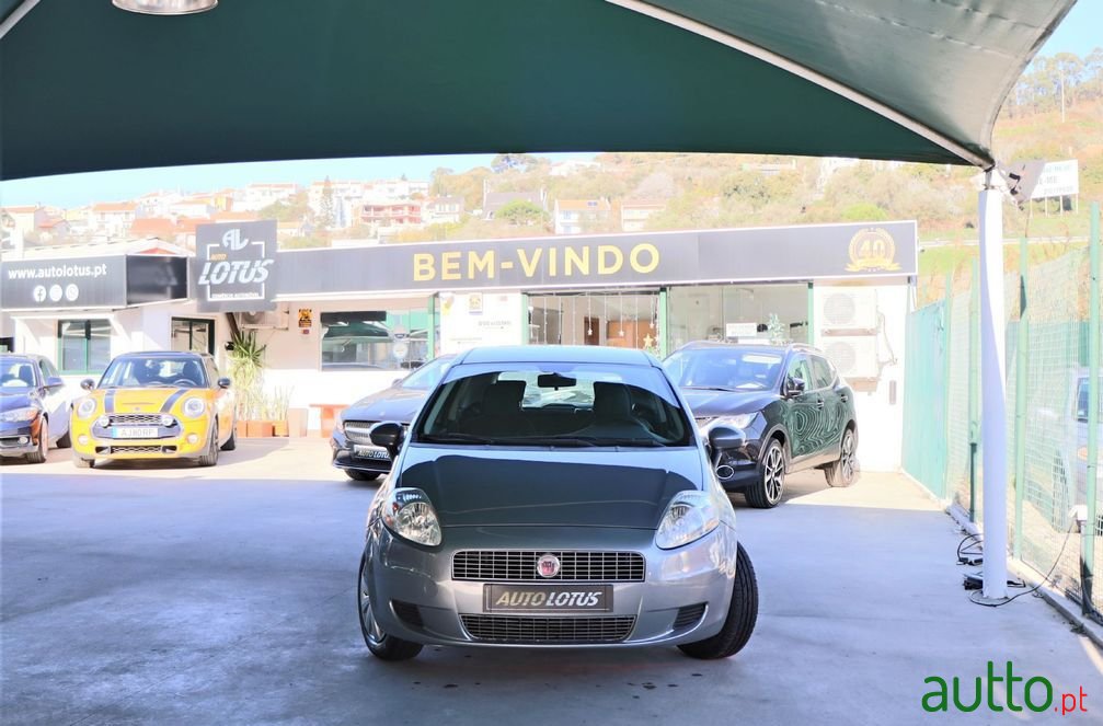 2009' Fiat Grande Punto photo #2