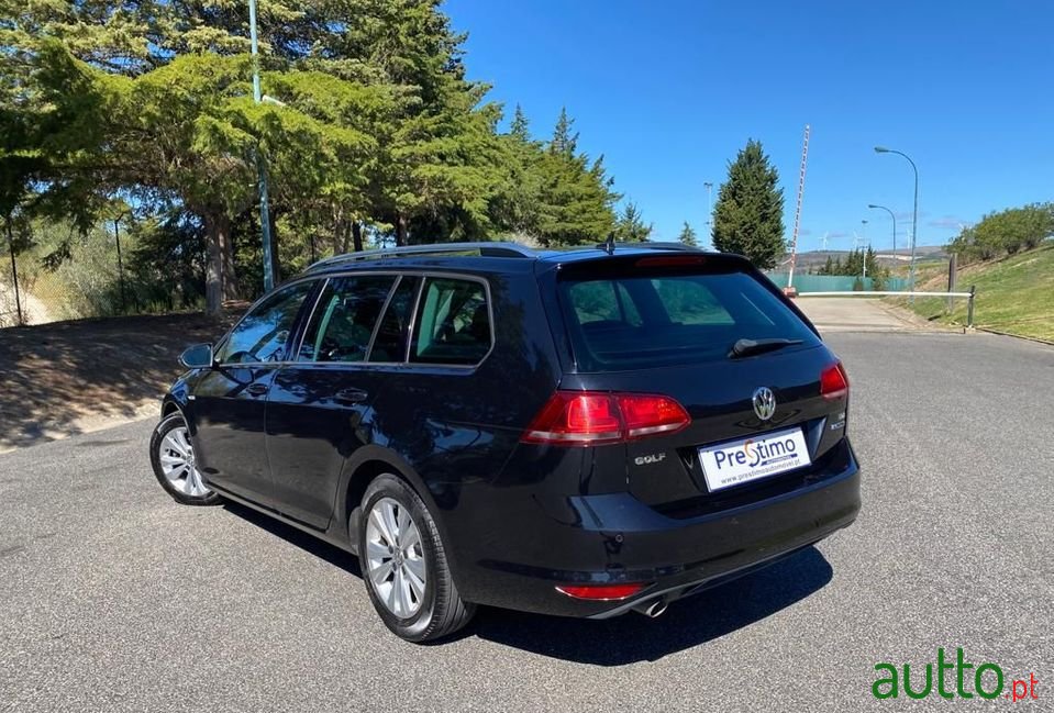 2015' Volkswagen Golf photo #4