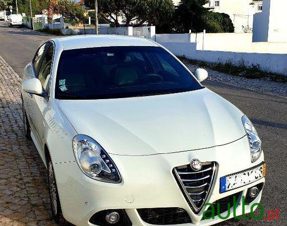 2014' Alfa Romeo Giulietta photo #2