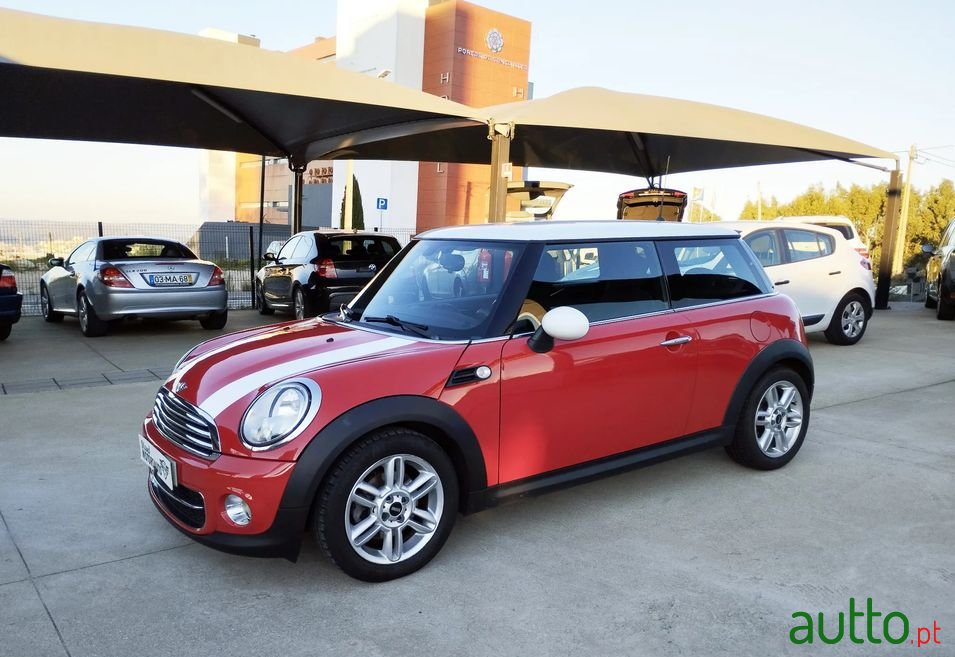 2011' MINI Cooper photo #3