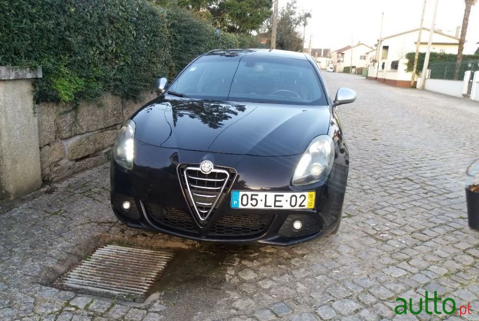 2010' Alfa Romeo Giulietta photo #2