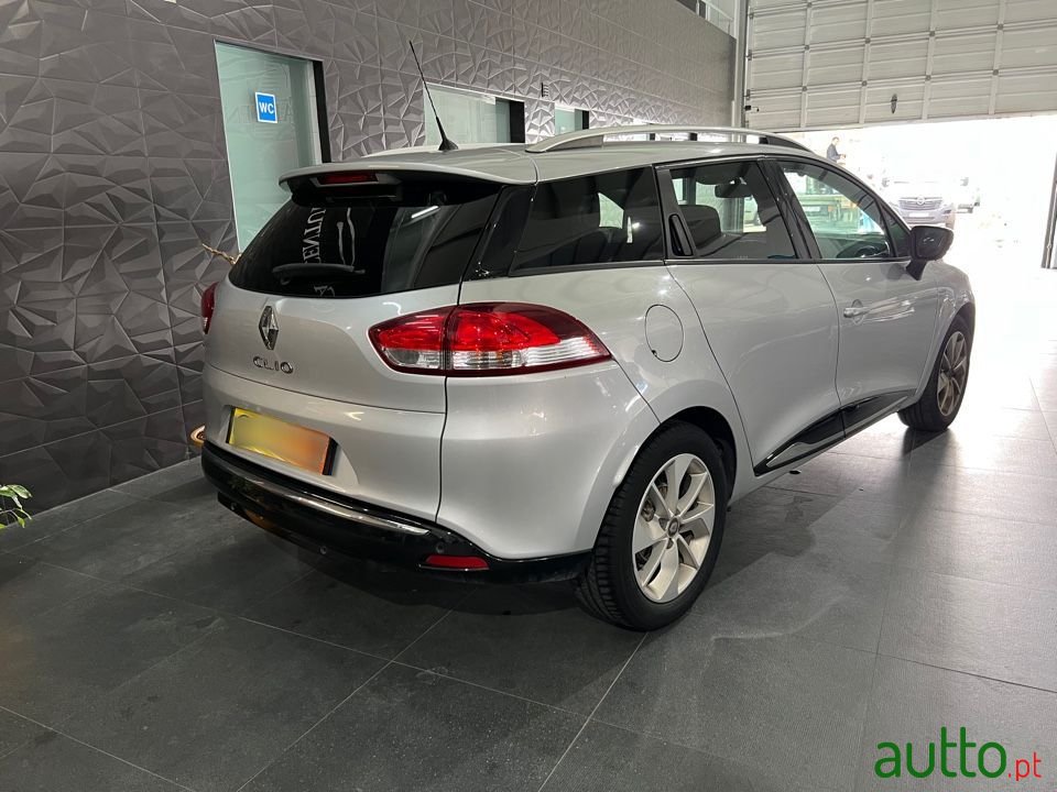 2018' Renault Clio Sport Tourer photo #4