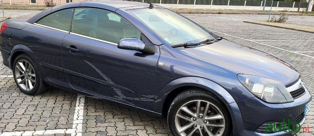 2007' Opel Astra Twintop 1.6 photo #1