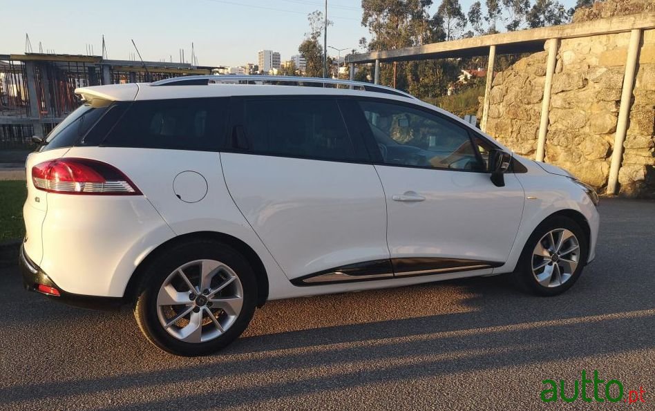 2016' Renault Clio Sport Tourer photo #4