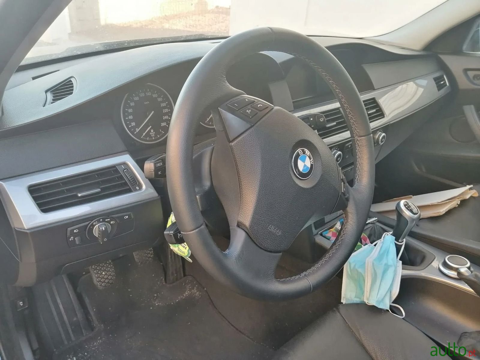 2009' BMW 520 photo #2