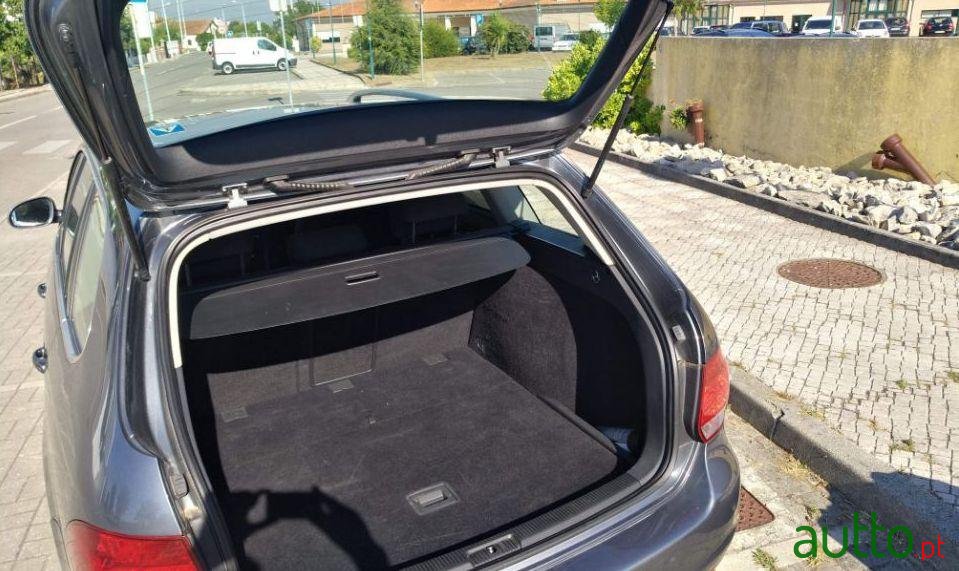 2009' Volkswagen Golf Variant photo #1