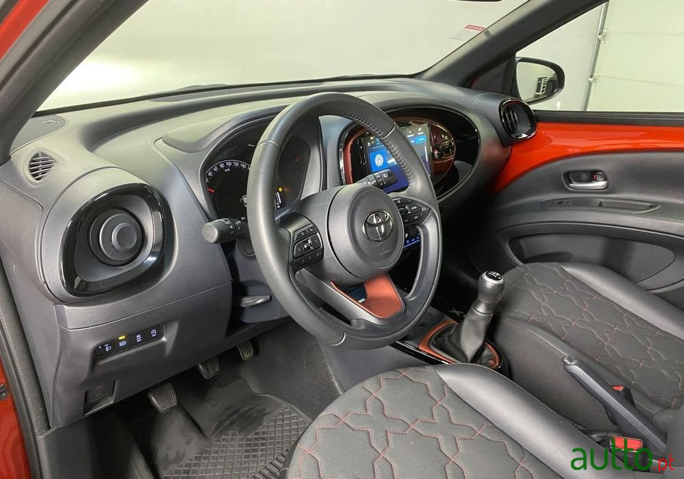 2022' Toyota Aygo X 1.0 Envy photo #5