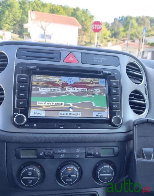 2008' Volkswagen Tiguan photo #2