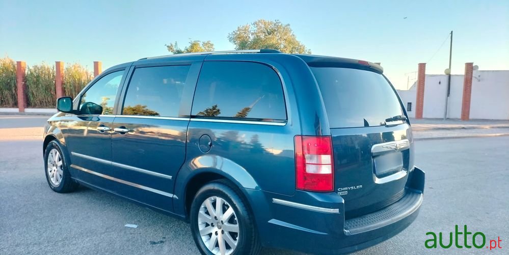 2008' Chrysler Grand Voyager photo #2