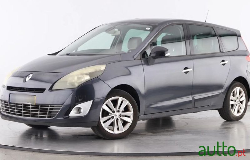 2011' Renault Grand Scenic photo #1