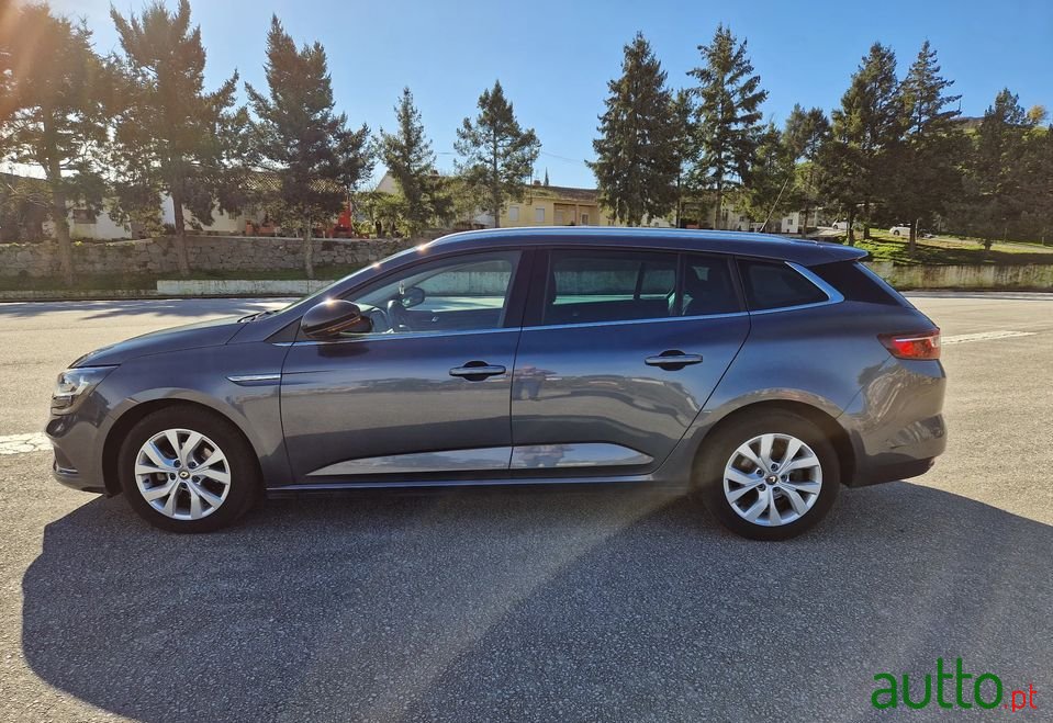 2019' Renault Megane Sport Tourer photo #2