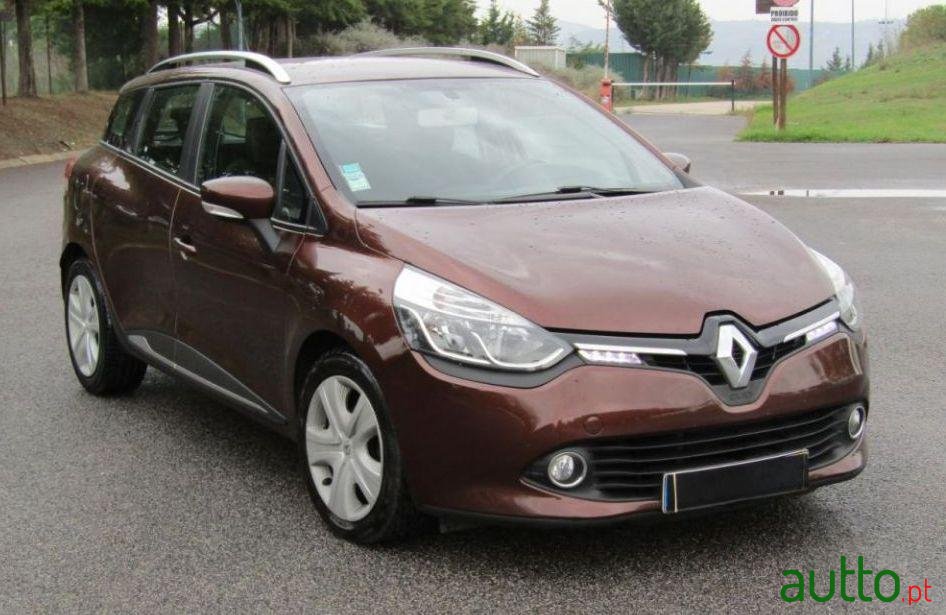 2013' Renault Clio Sport Tourer photo #1