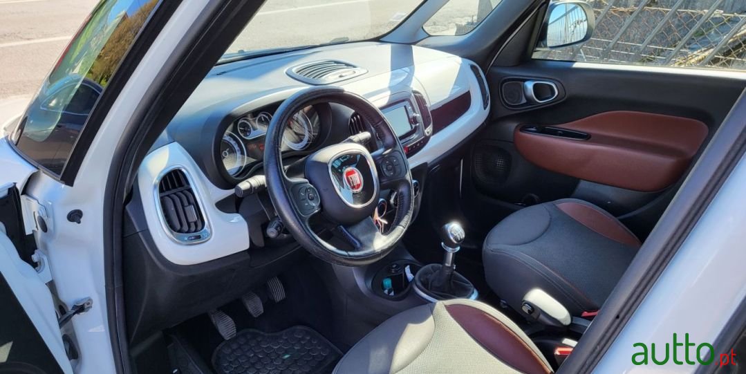 2013' Fiat 500L photo #6