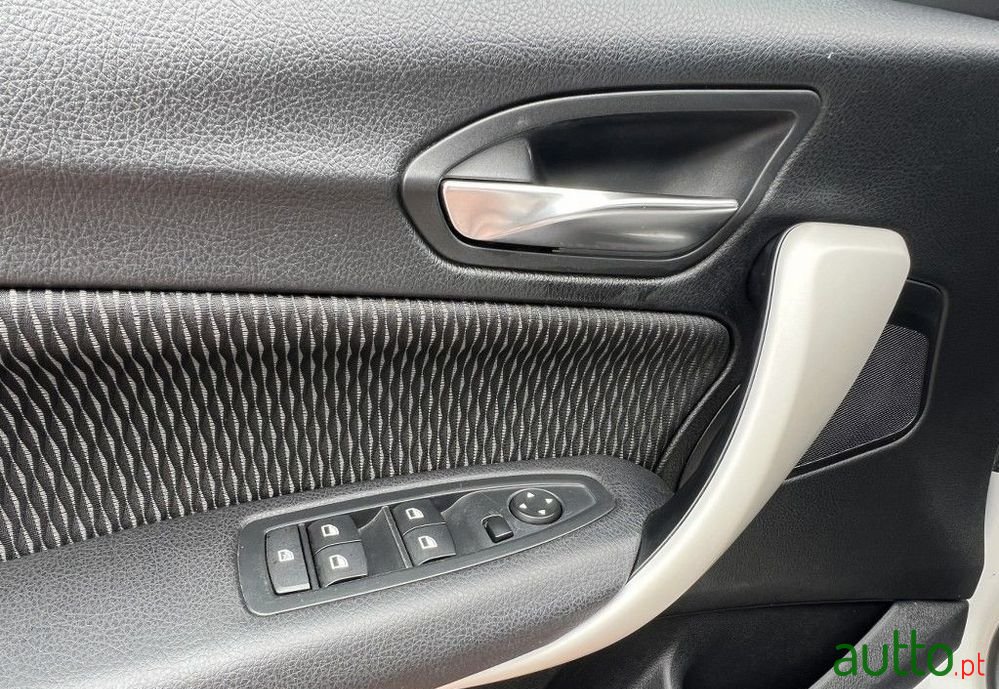 2016' BMW Série 1 D Line Urban photo #4