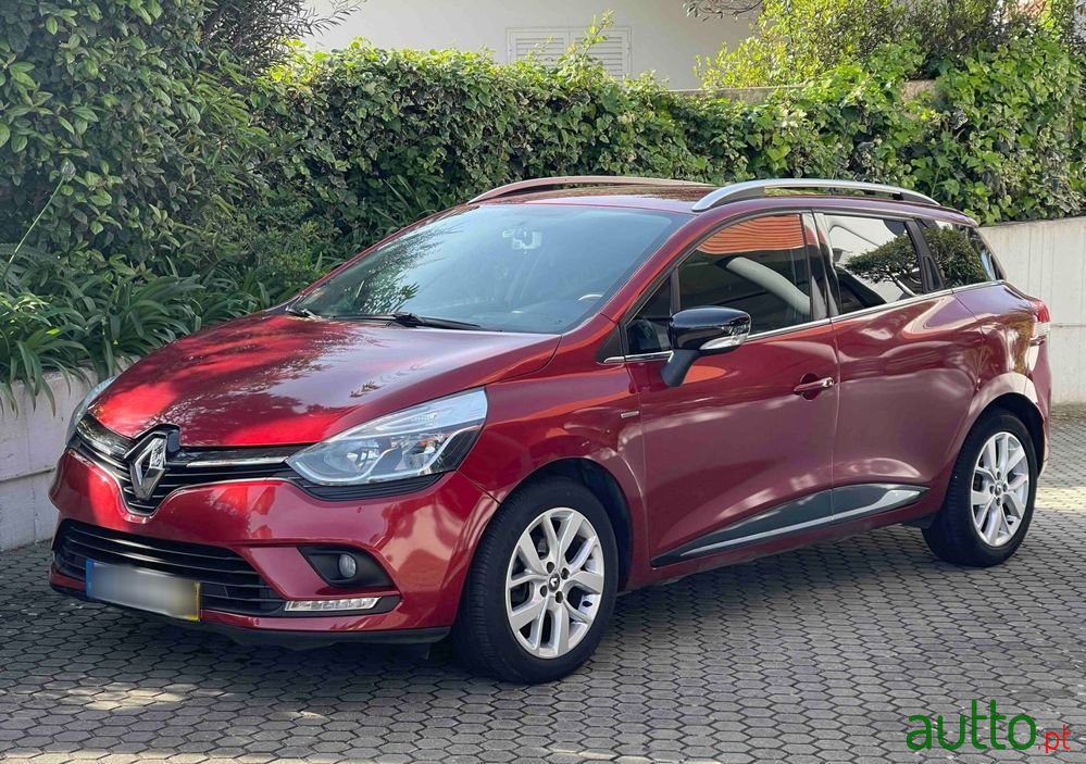 2019' Renault Clio Sport Tourer photo #1