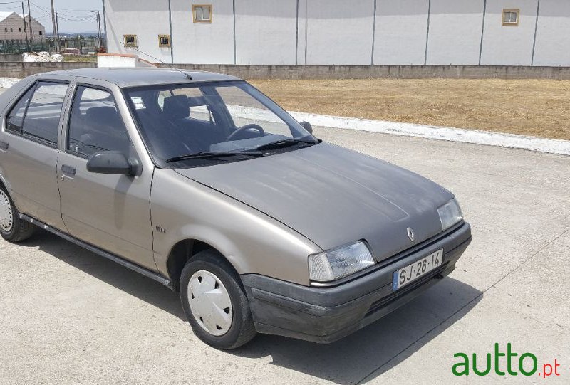 1989' Renault 19 photo #2