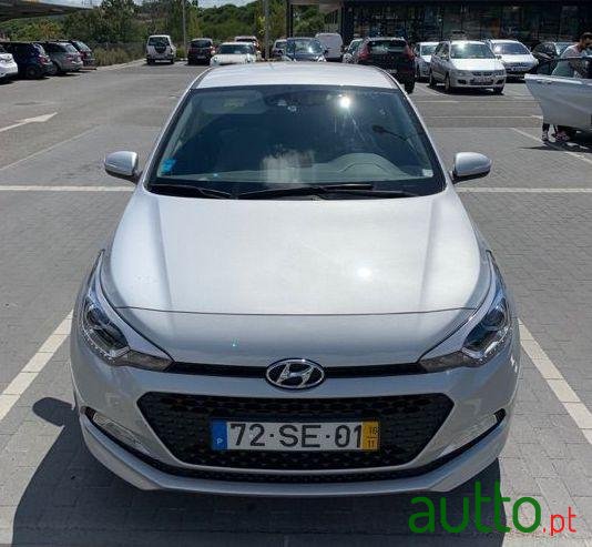 2016' Hyundai i20 1.2 Confort photo #1