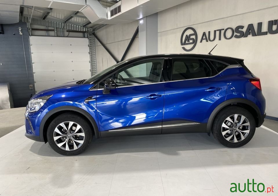 2021' Renault Captur photo #2