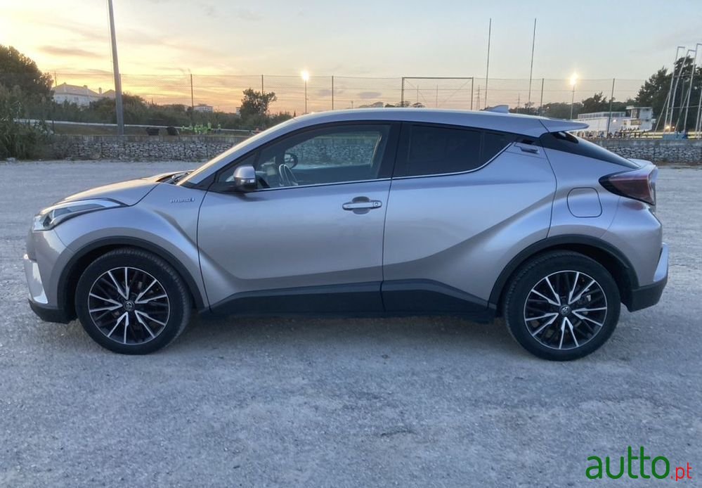 2018' Toyota C-HR 1.8 Hsd Exclusive photo #3
