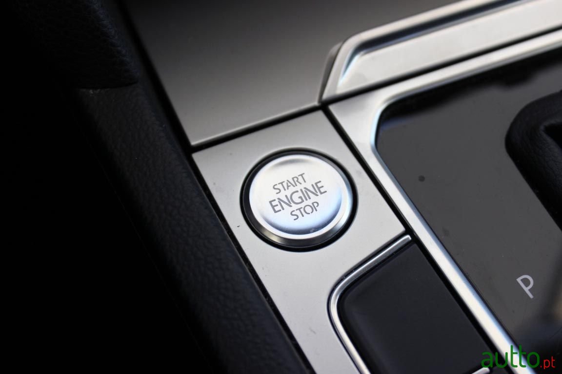 2017' Volkswagen Passat Variant photo #6