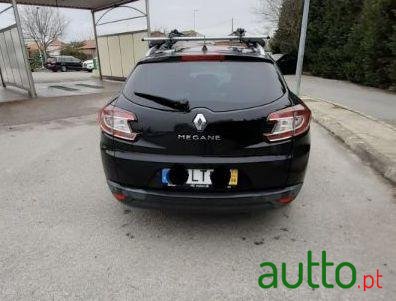 2011' Renault Megane Sport Tourer photo #2