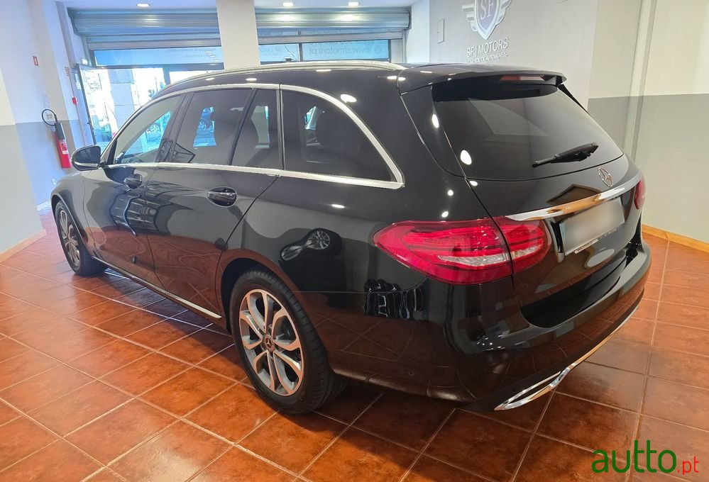 2017' Mercedes-Benz Classe C photo #3