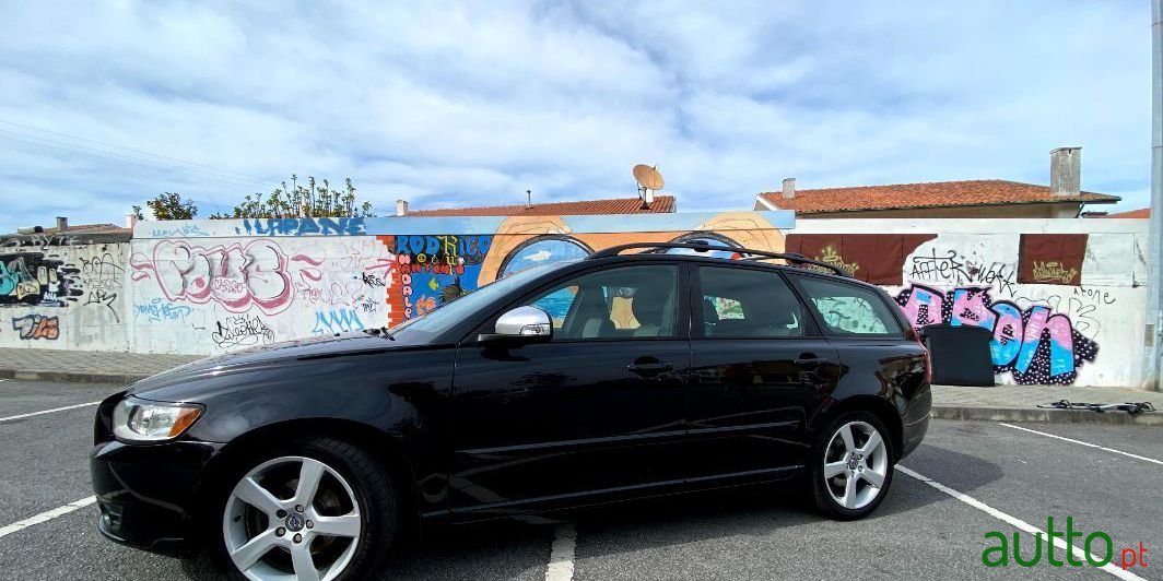 2011' Volvo V50 photo #1