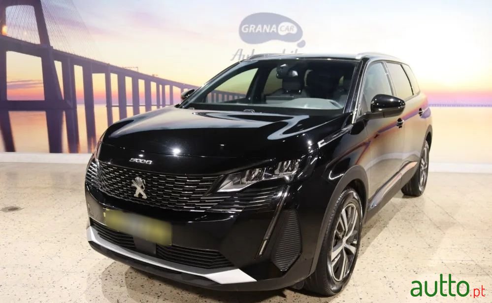 2024' Peugeot 5008 photo #1